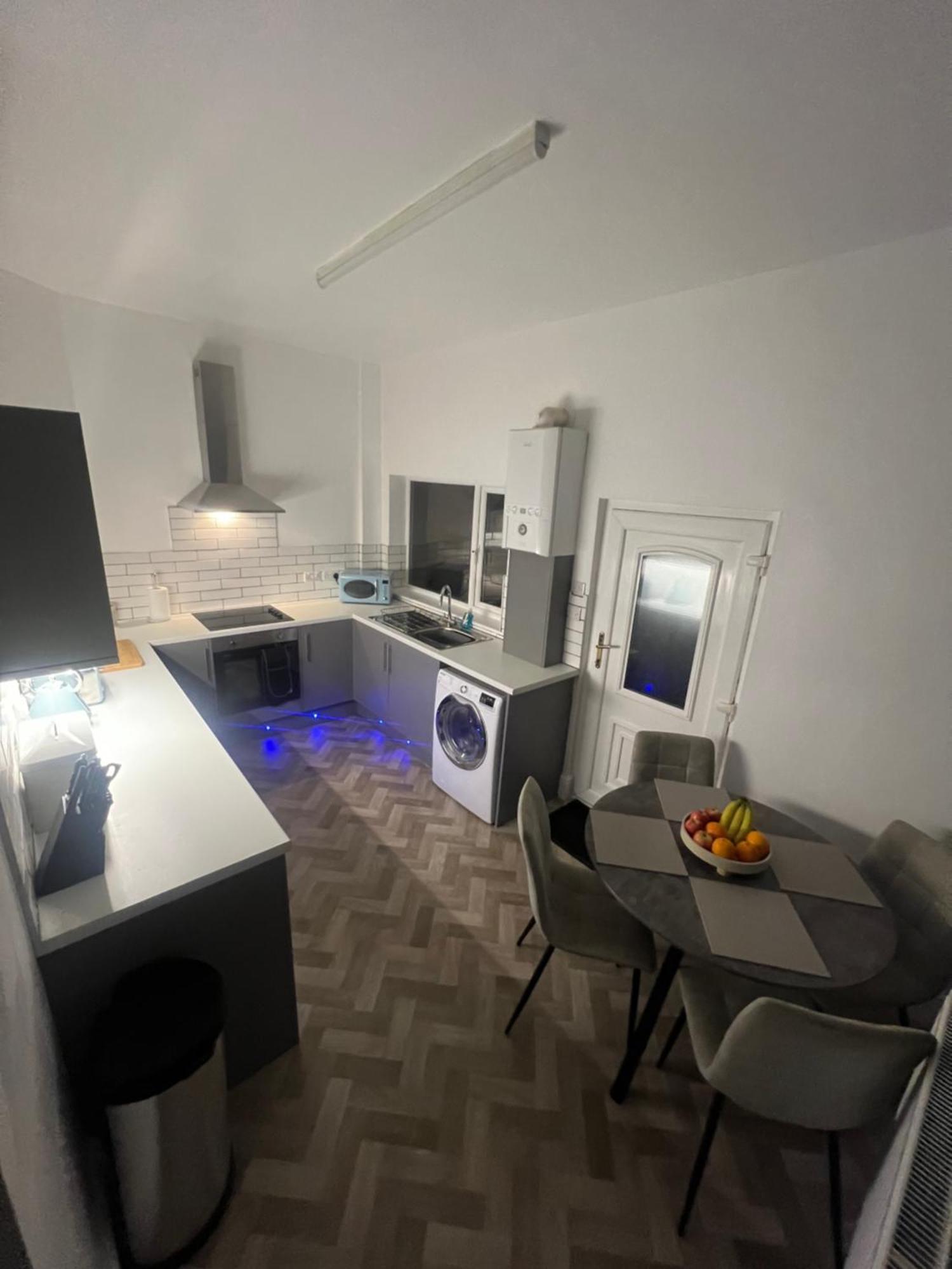 Cosy Perfect For Families And Contractors With Free Parking *