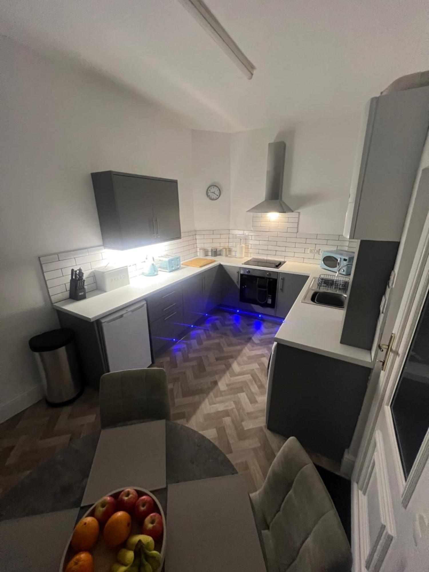 Cosy Perfect For Families And Contractors With Free Parking