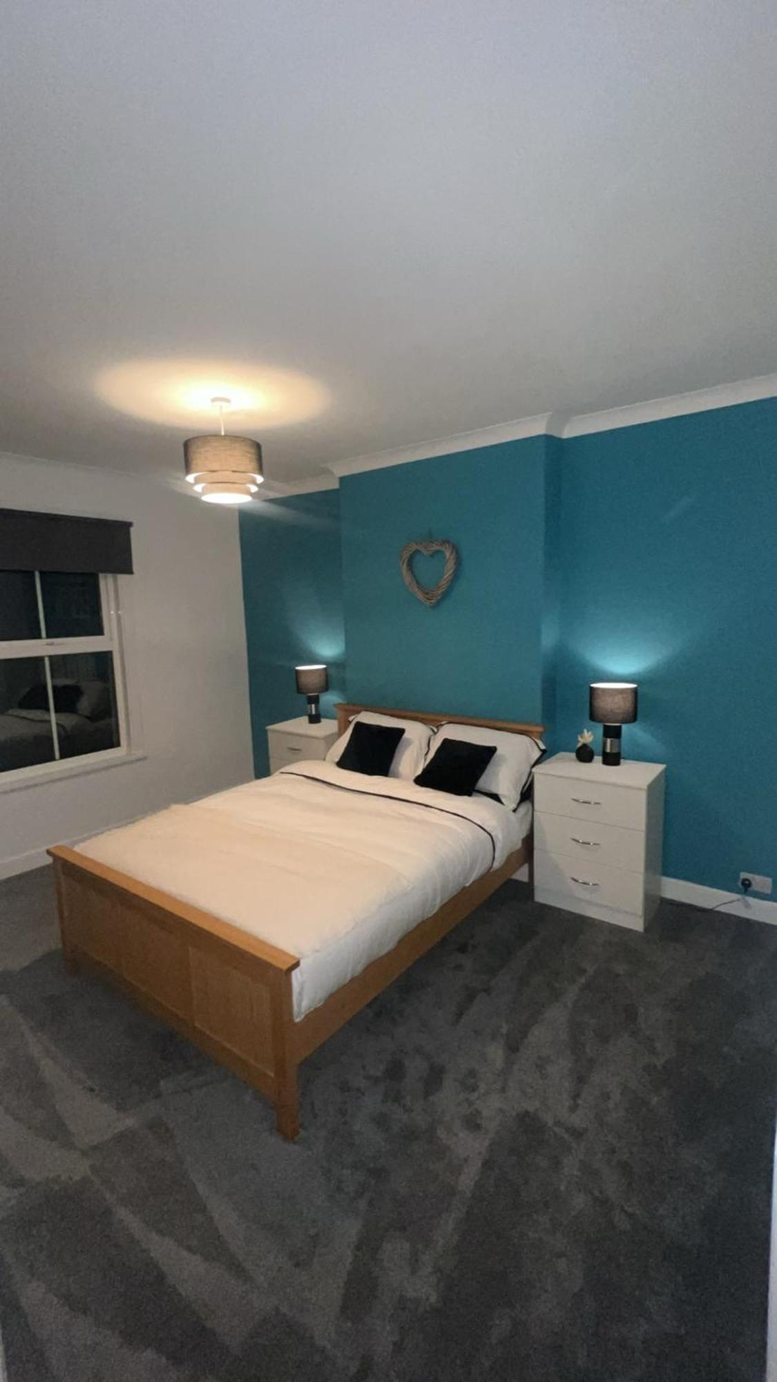 Cosy Perfect For Families And Contractors With Free Parking Holiday home *